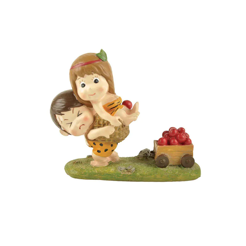 Cost-effective Polyresin Boy Carrying Girl Figurines Cute Cartoon Character Statue